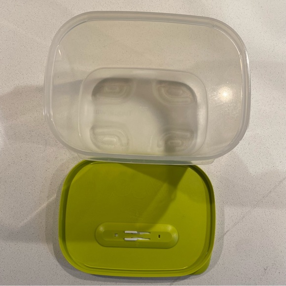 Tupperware FridgeSmart Small Deep Produce Container - Picture 3 of 3